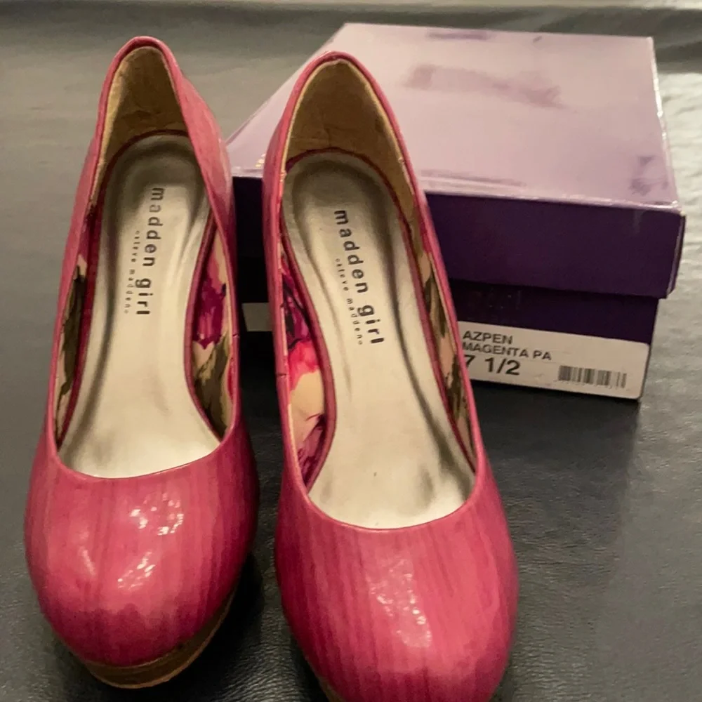 Beautiful Madden girl Steve Madden magenta pumps -slightly used, have box (mlb)